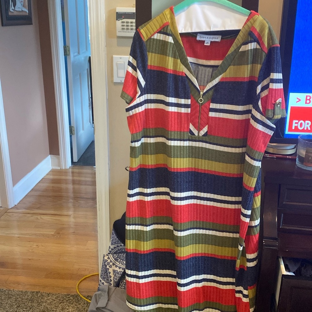 Great for the office. Pull on FALL dress with zip neckline Size 2X